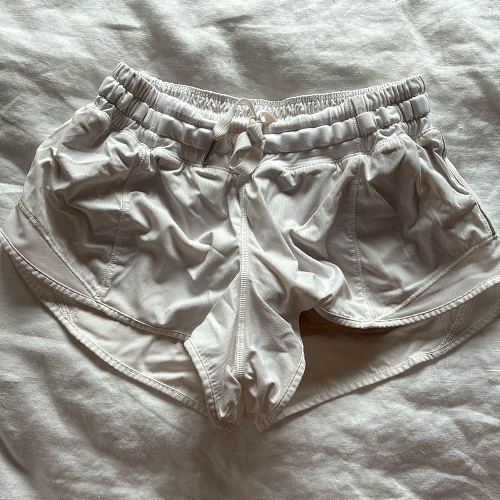 White hotty hot size 4